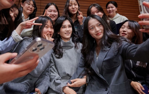 "가격이 중요한 게 아냐" 아들 보다 더 화제된 이부진 사장의 '올드머니룩'