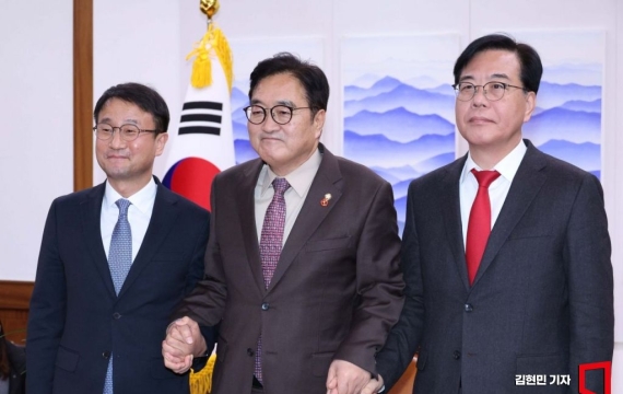 Jang Donghyeok's Hunger Strike Demand for 'Dual Special Prosecutor' Stalls as Ruling and Opposition Floor Leaders Remain at an Impasse