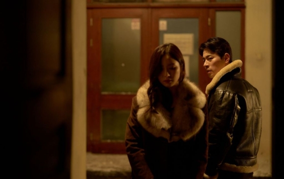 이념이 휩쓸고 간 텅 빈 눈동자…그 속에 '순수'를 심다[라임라이트]