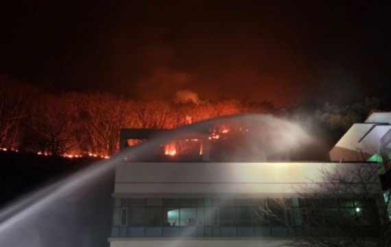 밀양 산불 20시간 만에 주불 진화 … 인명피해 없어