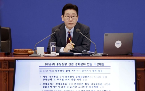 [폴폴뉴스]李대통령 지지율 65%…대선 직후 최고치와 동률