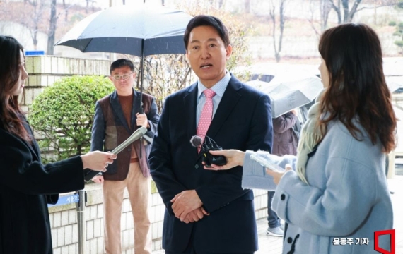 '여론조사 대납 의혹' 오세훈-명태균 법정대면…진실 공방