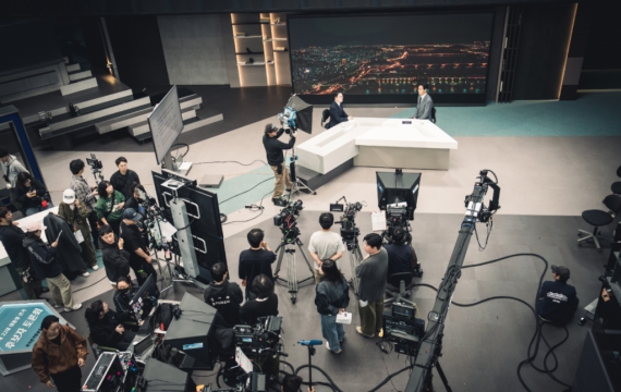 출연료가 삼킨 드라마…방송사는 적자, 제작사는 쥐어짜기