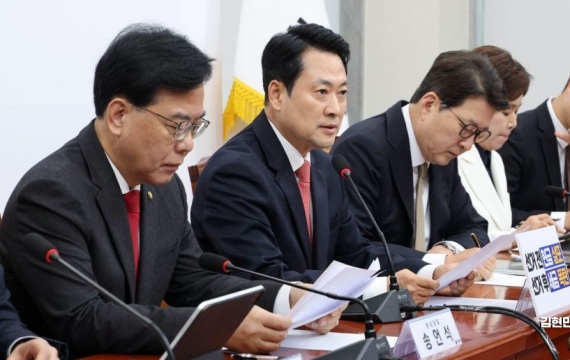 국힘, 전재수 불기소에 "정권이 꽃길 깔아줘…국민 심판 기다릴 것"