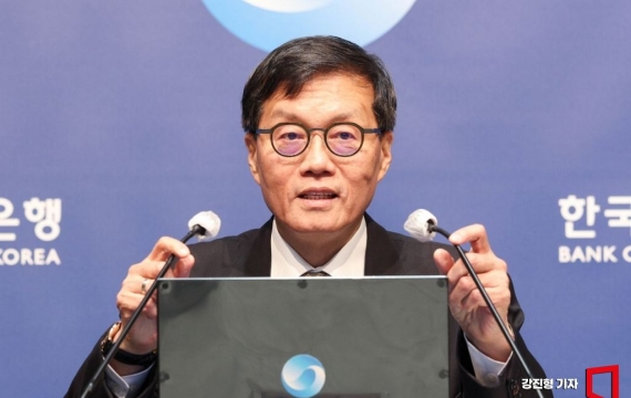 한은 떠나는 이창용 "구조개혁은 현재진행형…최고 싱크탱크 돼 달라"