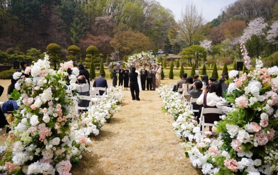 “스드메 가격 미리 확인하세요”…정부, 결혼서비스 피해예방주의보 발령