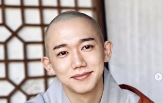 불교계 아이돌 '꽃스님', 첫 산문집 '사랑을 알아 참 다행이야' 출간