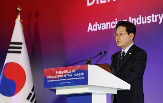 [폴폴뉴스]李 지지율, 다시 취임 후 최고…민주당 48%, 국민의힘 20%