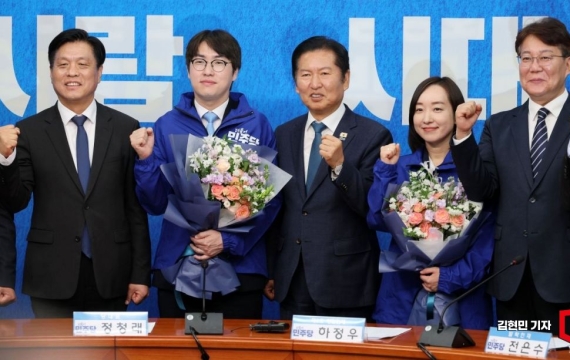Democratic Party Recruits Former Blue House Aides Jung Woo Ha and Eun Soo Jeon as Candidates for Busan Buk-gap and Asan, South Chungcheong