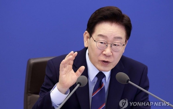 李대통령, IMF '확장재정 적절' 평가 공유 "무조건 긴축 주장하는 분들 봐야"