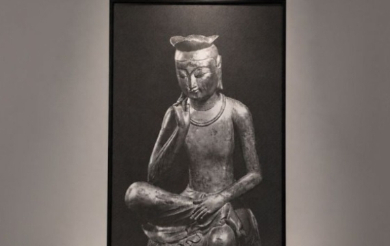 半跏思惟像像纸币一样印制…限量1750幅凹版画上市