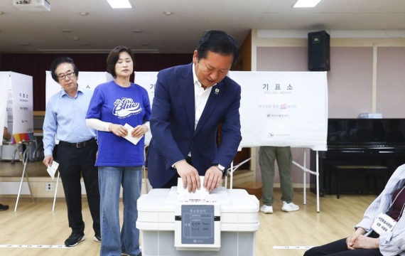 사전투표 첫날, 민주 "1번 뽑아달라…오세훈에 안전 못 맡겨"
