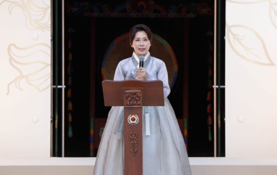 Kim Hyekyung女士现身意大利“韩服时装秀”……“让两国友谊更加深厚”