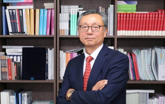 [문화人터뷰]"화랑은 장사꾼이 아니다그 말을 지키려면 그림을 팔아야 한다"