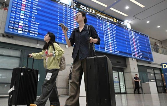 Foreign Visitors Spend 2 Trillion Won, but Travel Industry Contracts... The "Selective K-Tourism Boom"