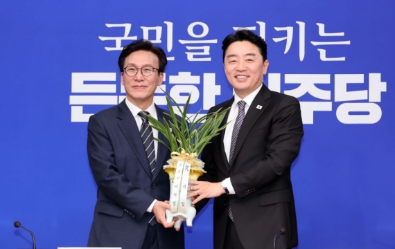 Kim Minseok：“成为没有隔阂的一支团队沟通”……优先恢复“党政关系”