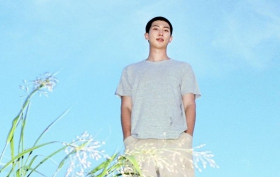 BTS RM 소장품 140점 美 특별전에…"꽤 긴 자기소개"