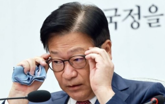 Jeong Jeomsik因检察机关被撤销落泪：“有错就要废除吗……将恢复补充侦查”