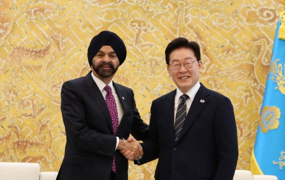 Lee Meets World Bank President: "We Must Also Address AI's Adverse Effects... International Cooperation Needed to Tackle Polarization" (Roundup)