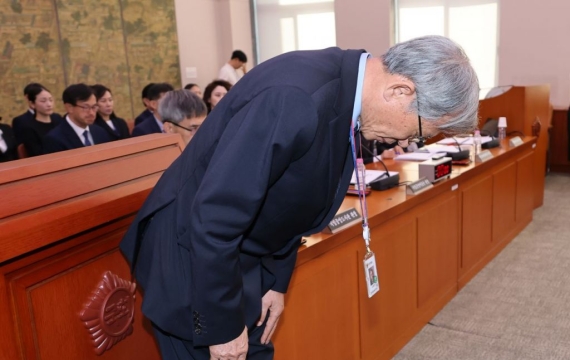 [2026 Parliamentary Audit] Yoo Hongjun Apologizes, Saying "I Failed to Disclose It Was My Personal Collection"... Spouse's Donations Also Draw Scrutiny
