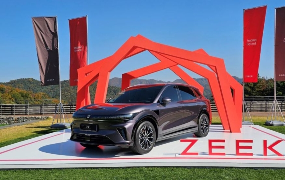 [Test Drive] Check on kids in the back seat while driving... Zeekr 7X, a family SUV