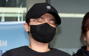 "상의 탈의하고 女수감자에 구애"… '30억 사기' 전청조, 교도소 근황