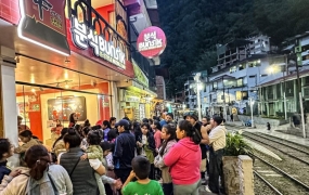 페루 마추픽추 홀린 K라면…농심 '신라면 분식' 1호점 오픈