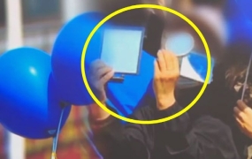 "이재명 지키려고" 유세장에 '손거울' 등장한 이유