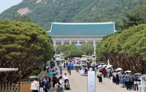 "청와대 볼 마지막 기회, 급히 올라왔어요"전국에서 몰린 발걸음