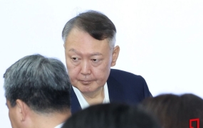 "감옥서 술 주나", "리플리 증후군"…尹 계엄 1년 메시지에 비난 폭주