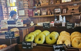 베이글 열풍 '런베뮤'…이미지에 살고 이미지에 죽는다 