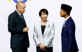 '얕보이지 않는 옷' 뭐길래…日서 논란 중인 총리의 한마디