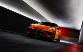 10.9초만에 시속 200㎞… 엑셀 밟은 세계 톱 드라이버도 '깜놀'