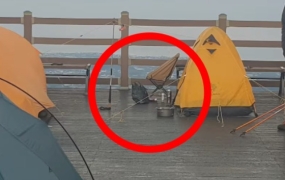 제주 오름서 불법 야영에 고기 굽는 민폐족…처벌은 해 넘어서?