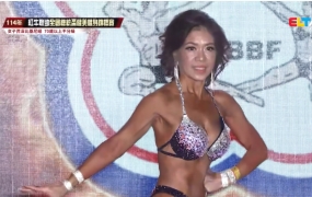 "20년 젊어 보여, 비결이 뭡니까" 비키니 입고 대회 나간 '할머니 보디빌더'