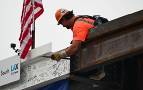 "기피 직업? 시급 3배 뛰었어요"…'몸 쓰는 억만장자' 시대가 온다