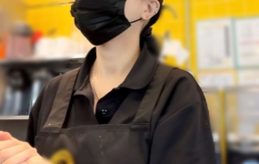 카페 女알바 얼굴 촬영한 중년남, "왜 찍냐" 묻자 황당 답변