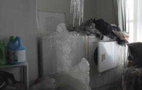 난방 끄고 집 비웠다가 '진짜 냉동고'를 봤다…얼음성 아파트 나온 캐나다