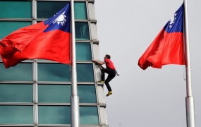 인간인가, 스파이더맨인가 …508m 빌딩 맨몸으로 오른 이 사람