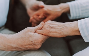 오랜만에 본 부모님, 달라진 모습에 '깜짝'…그냥 노화 아니었다