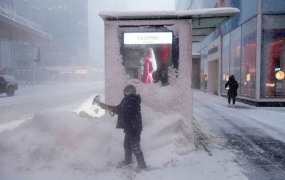 "18세 이상이면 OK"…'시급 6만원' 파격 인상한 이유 보니
