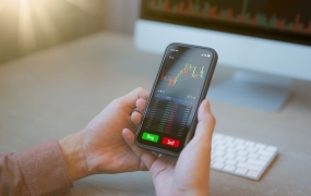 "돈 복사기래" 입소문 타더니…100조 몰리며 '대박 수익률' 기록한 종목