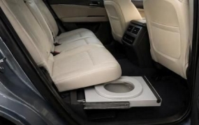 "급하면 바로 빼서 쓴다" 中 전기차의 '좌석 밑 화장실'…냄새는 과연?