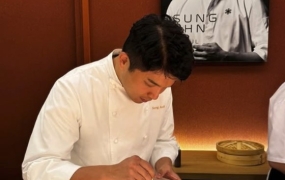 '1인 42만원' 식당서 '와인 바꿔치기' 논란…안성재 '모수' 결국 공식 사과