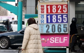 ‘호르무즈 봉쇄’에 세계 57개국 시장 개입…석유 상한제·유류세 인하 총력