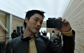 "팬심을 노동력으로?" 가수 우즈, 해외 공연 무급 스태프 모집 논란에 결국 사과