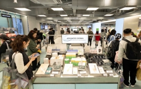 "올영 먼저 찍고 약국 돌며 쓸어담는다" 글로벌 쇼룸 '명동의 부활'