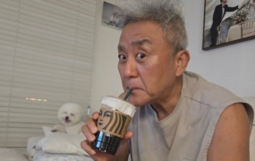 "스벅 사랑은 계속된다" 배우 최준용, 논란에도 인증샷