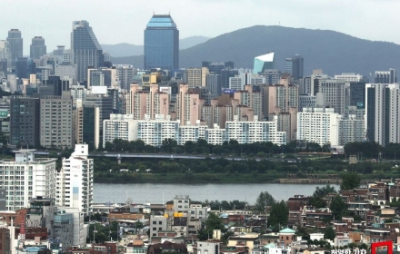 One Month After the 10·15 Measures: Transactions Plummet, Listings Dry Up, but Yongsan and Seocho Surge [Real Estate AtoZ]