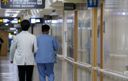 정부 "의대교수 휴진·사직 유감…의료계, 논의의 장으로 나와달라"